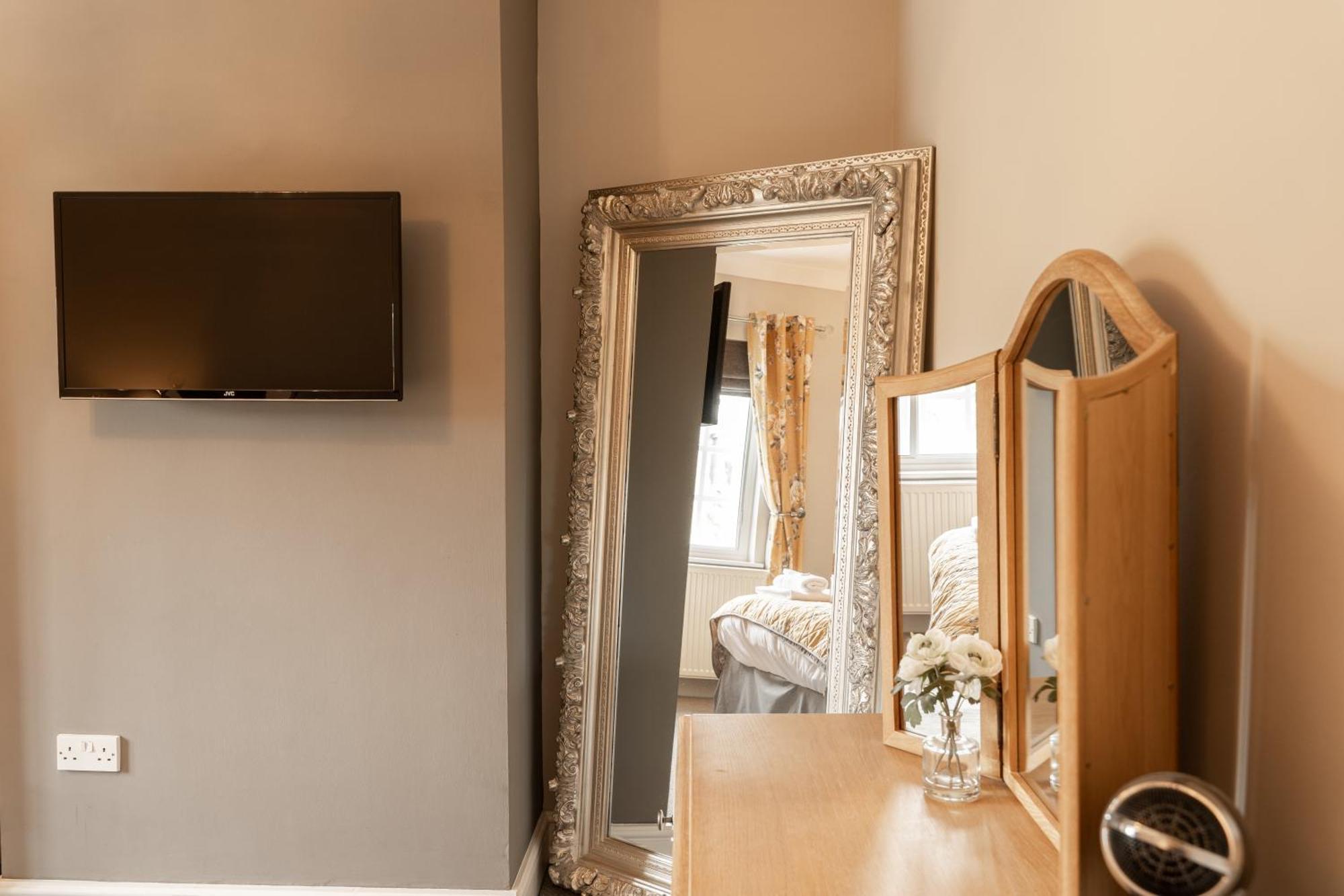 Cosy 2 Bed Cottage In Charming Village Of Christleton - For Up To 5 Exterior photo